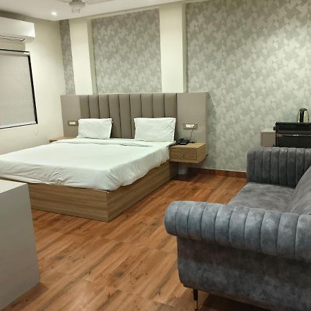 Hotel Sharma Regency Лакхнау Экстерьер фото