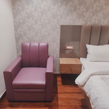 Hotel Sharma Regency Лакхнау Экстерьер фото