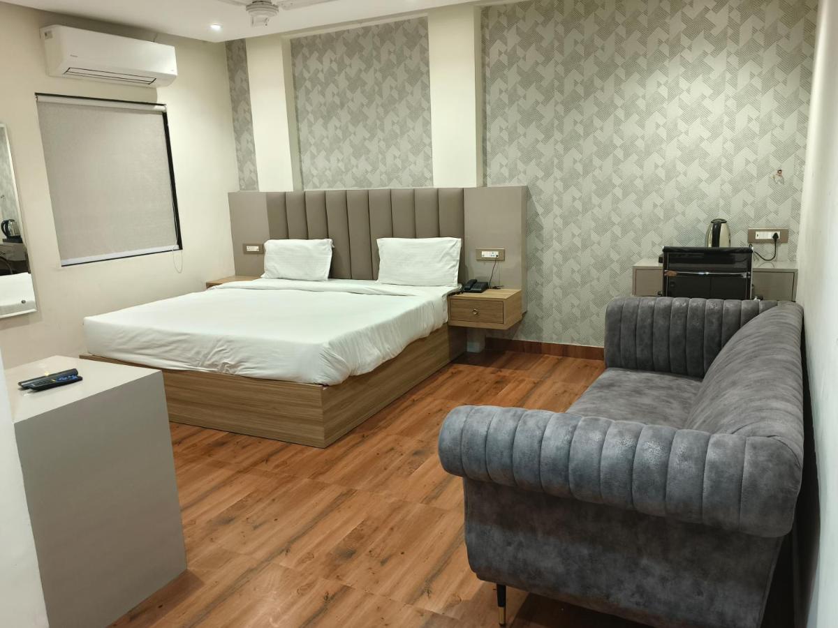 Hotel Sharma Regency Лакхнау Экстерьер фото