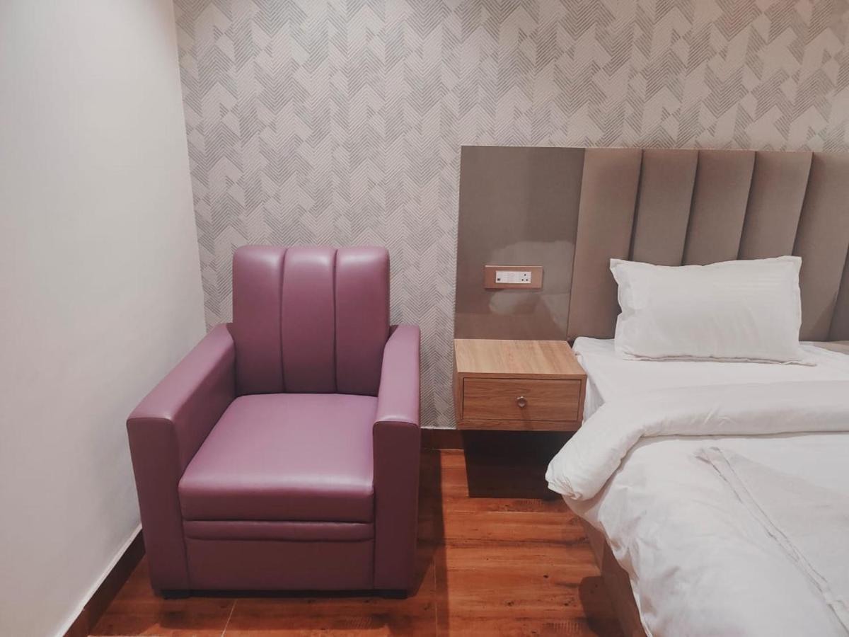 Hotel Sharma Regency Лакхнау Экстерьер фото