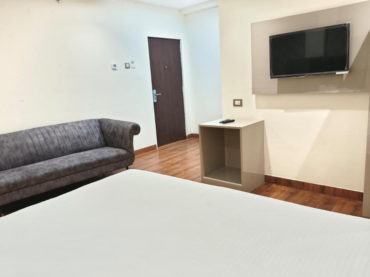 Hotel Sharma Regency Лакхнау Экстерьер фото