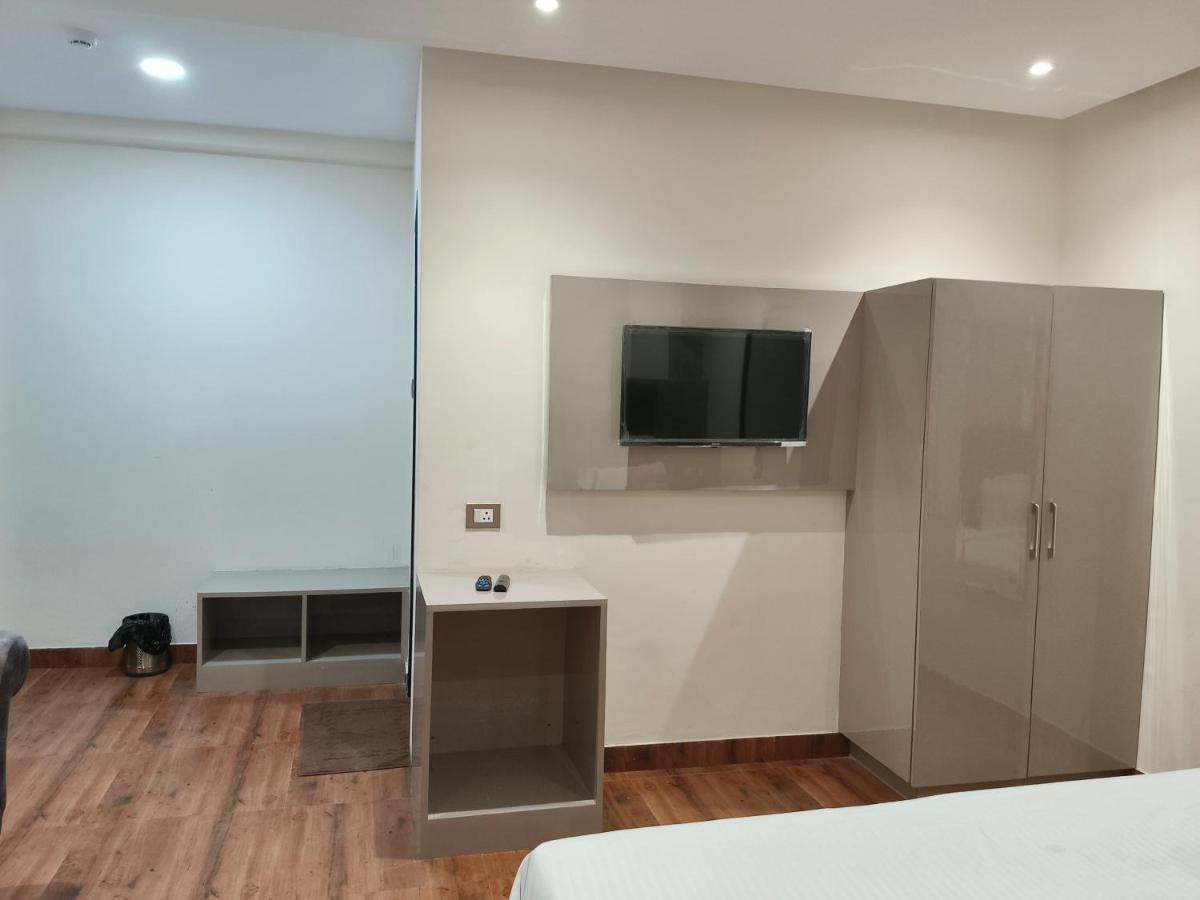 Hotel Sharma Regency Лакхнау Экстерьер фото